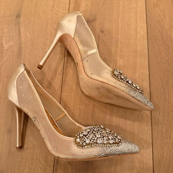 Badgley Mischka Brand
Quintana Crystal Ornamented Pump - Picture 8 of 11